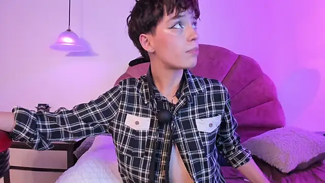 Brenda_Tina's cam snapshot