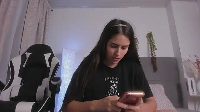 JulietaSnow live sex cam