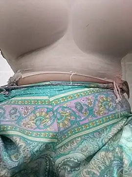 cute-mahek's cam snapshot