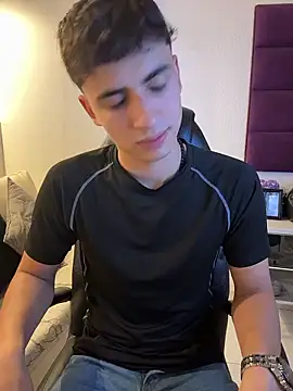 AdrianRinaldi live sex cam