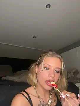 Zungenlolly_quinn's cam snapshot