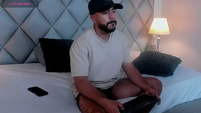 AaronVegaa live sex cam