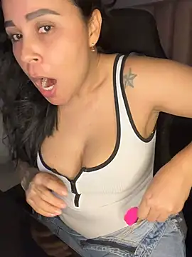 Natural_BIGASS_Nina live sex cam