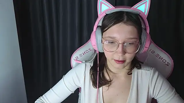 Pink-Aura-'s cam snapshot