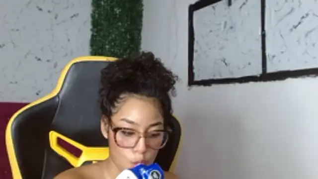 emily_stars1's cam snapshot