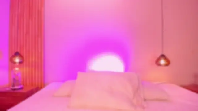 EmilyHaan live sex cam