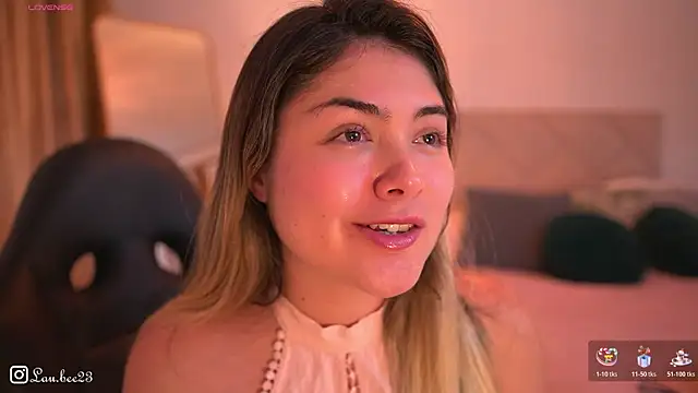 Lau_Bee's cam snapshot