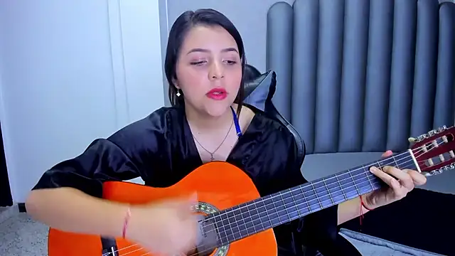 Charlotte-Star live sex cam