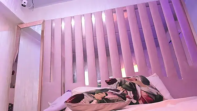 VioletteRoselle's cam snapshot