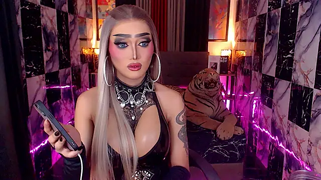 IndestructibleLily live sex cam