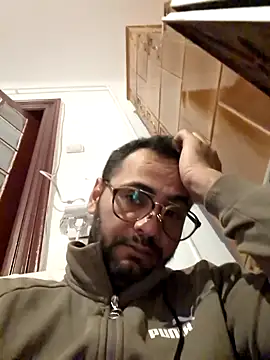 julian-112 live sex cam