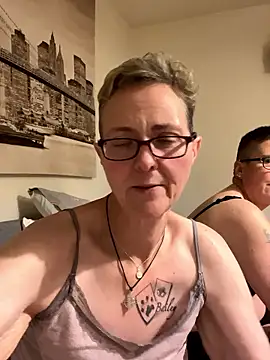 Curvy-Jinx live sex cam