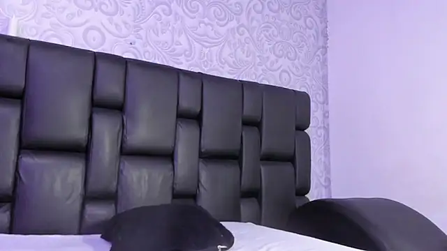 MilthonDelis live sex cam