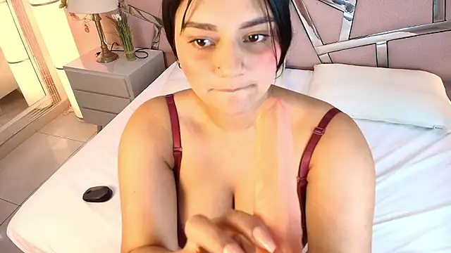 Nicollevsconttei's cam snapshot