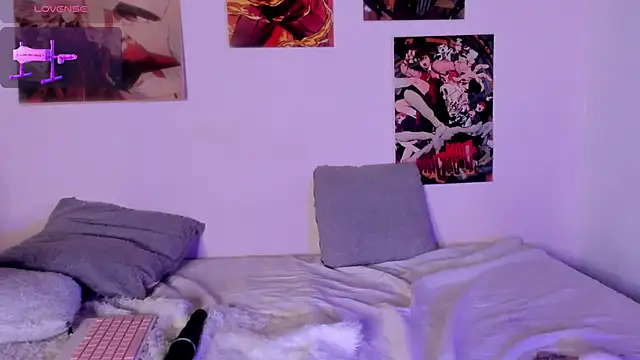 Luna-Chann live sex cam