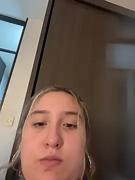 MoraInFire live sex cam