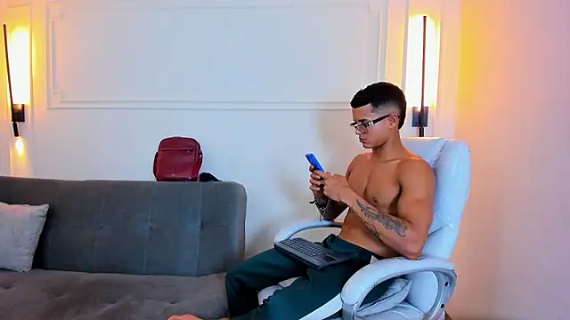 Paradise_boy_s live sex cam