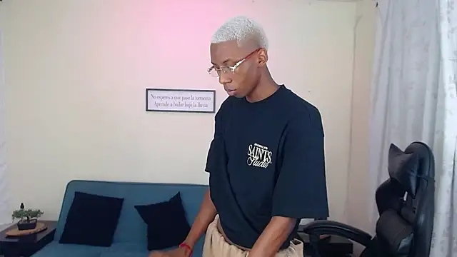 Miilo18 live sex cam