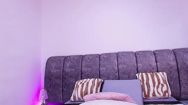 naia_blessed's cam snapshot