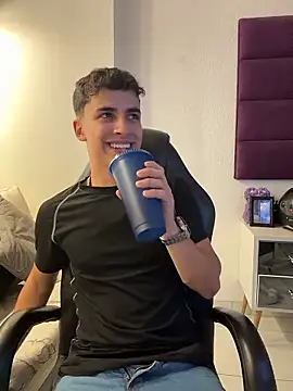 AdrianRinaldi live sex cam