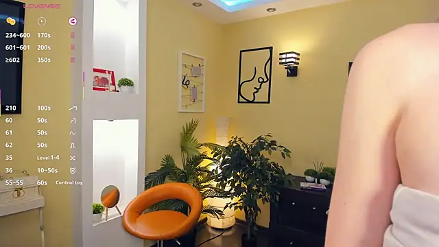 exposed_lizzy's cam snapshot