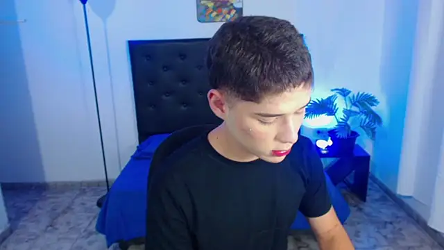 Mattass18 live sex cam