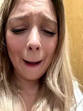 CherryAuroraa live sex cam