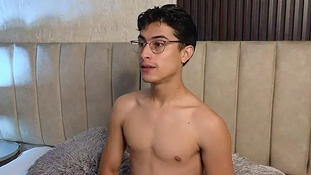Aaron_Eze live sex cam