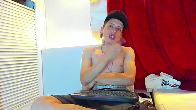 ESTEBAN_2102's cam snapshot