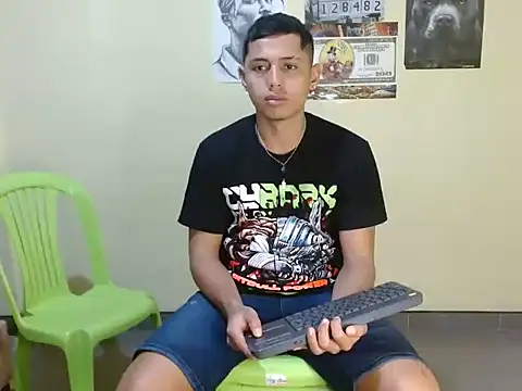 Lil_condor_bby1's cam snapshot