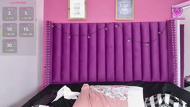 littleebonny live sex cam