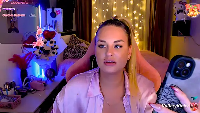 VelleryKinky live sex cam