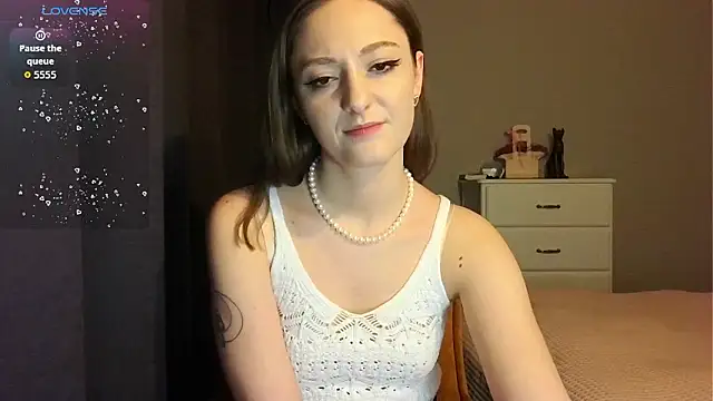 white_liillyy's cam snapshot