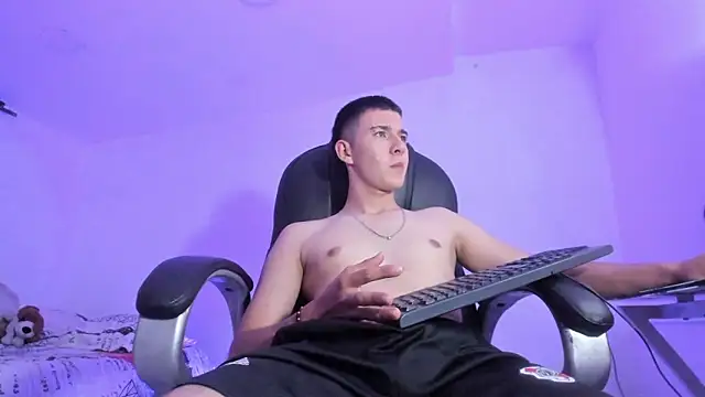 Aleck_Boy's cam snapshot