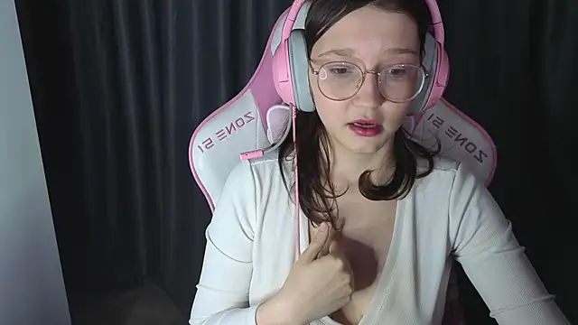 Pink-Aura-'s cam snapshot