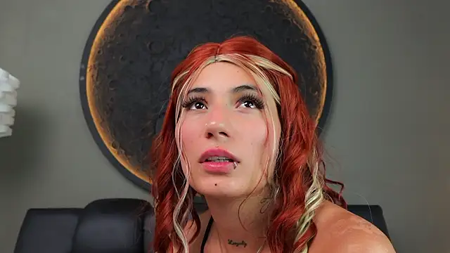 miss_sharlotte18's cam snapshot