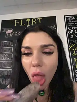 MaeveMoon live sex cam