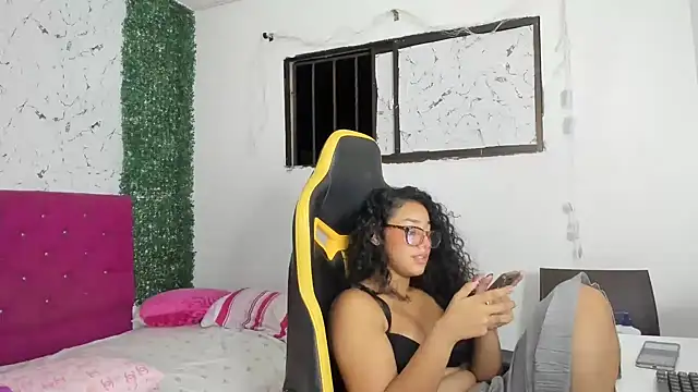 emily_stars1's cam snapshot