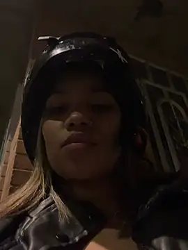 AriVelvet's cam snapshot