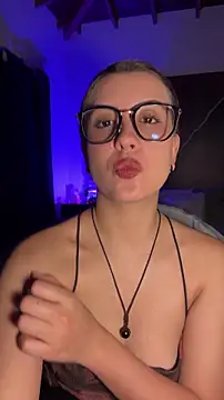 EmaSaenz live sex cam