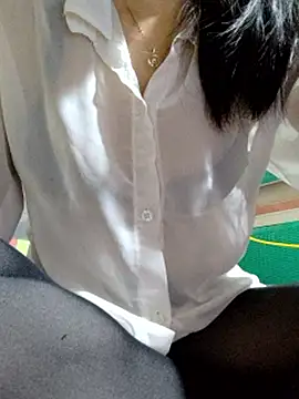 Maria2299 live sex cam