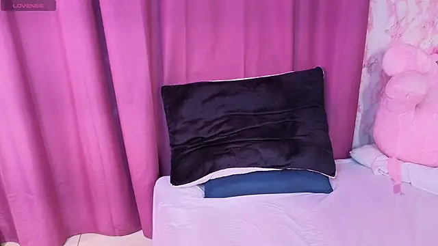 Laure_Liup's cam snapshot