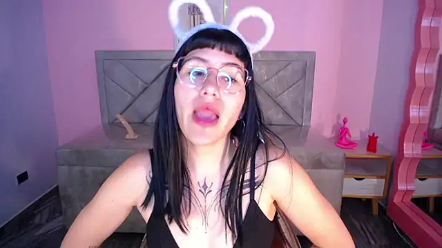 luciana_ch_2's cam snapshot