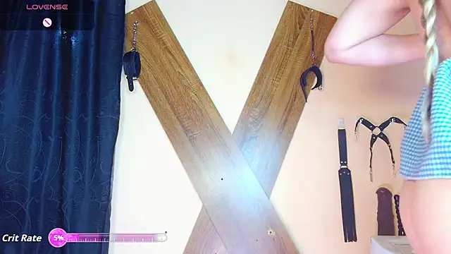 Mrblackpetiteblonde2's cam snapshot