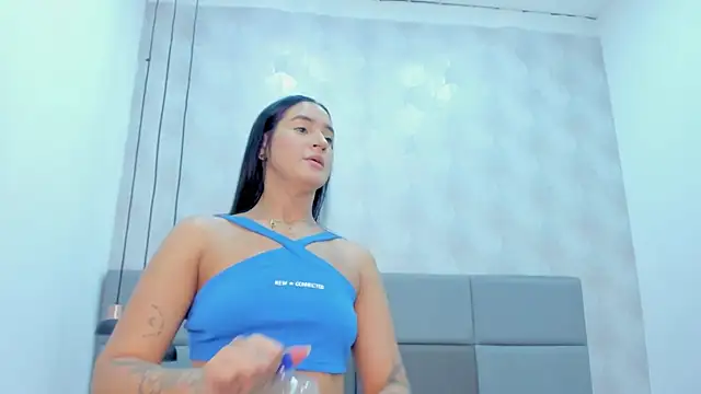 Emily_luve's cam snapshot