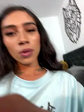 Sweet-Cris live sex cam