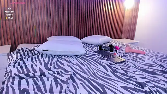 Foxy_Kylie's cam snapshot