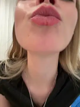 FriendlyFire_18 live sex cam