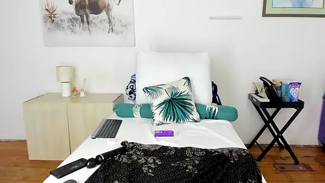 ConnieSmall24's cam snapshot