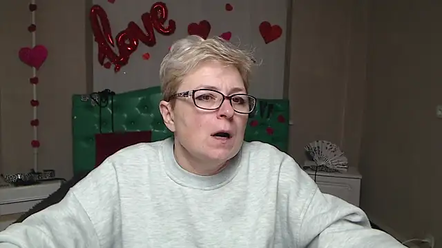 EmiliaGree live sex cam